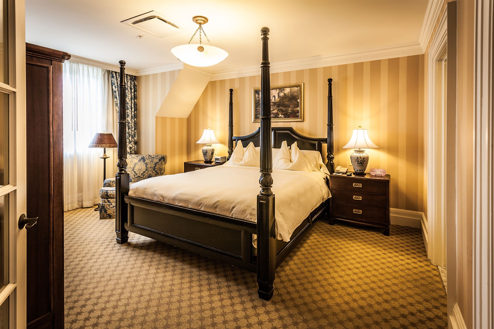 Suites at Royal Park Hotel